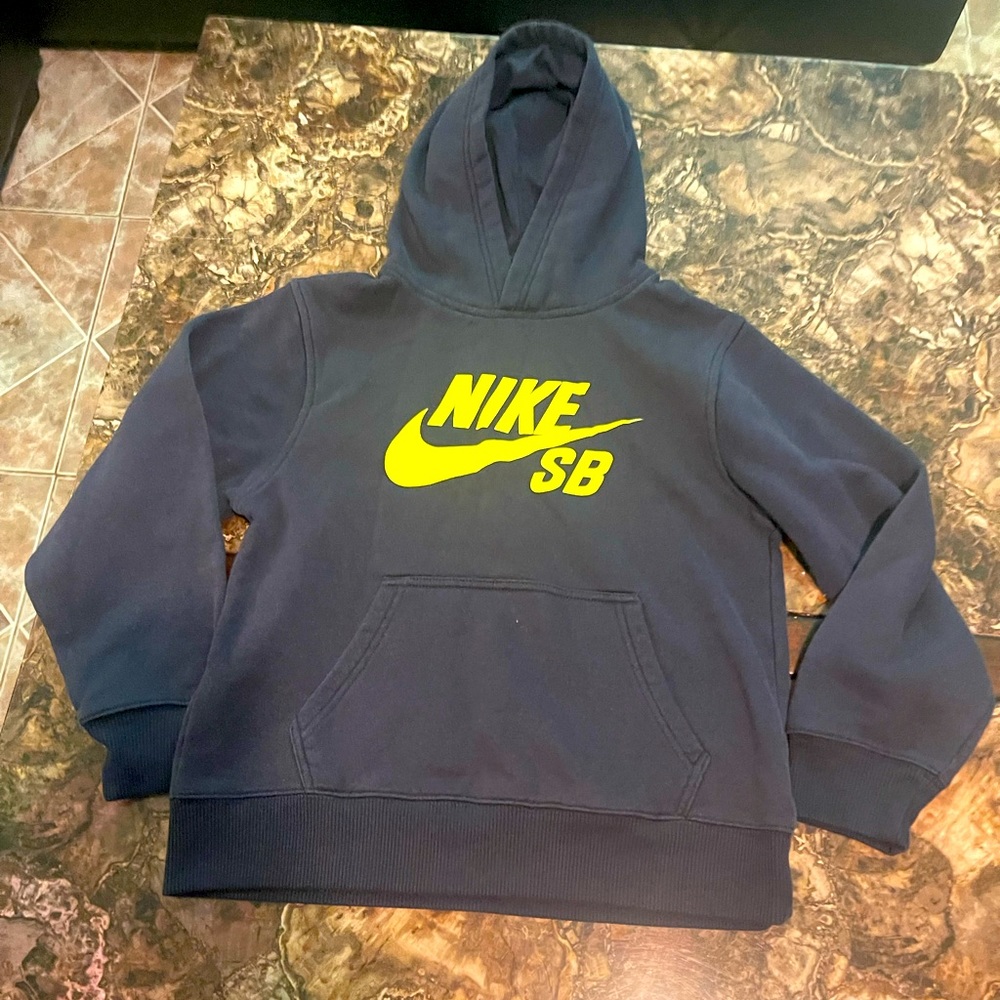 Nike hoodie 12/14